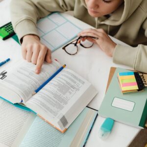 Llegir i escriure a infantil i primària: del coneixement a l’aula.